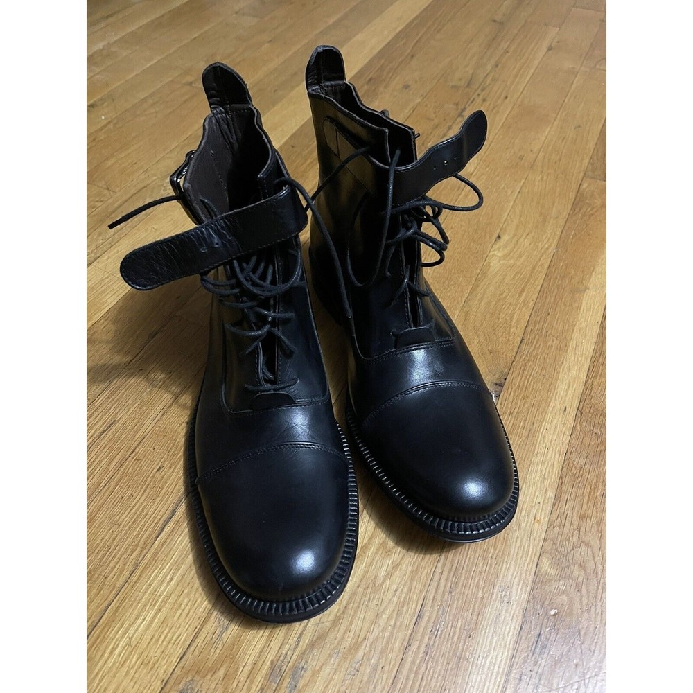 Pre Owned Kenneth Cole Black Boots Size 8.5 in Like-new condition